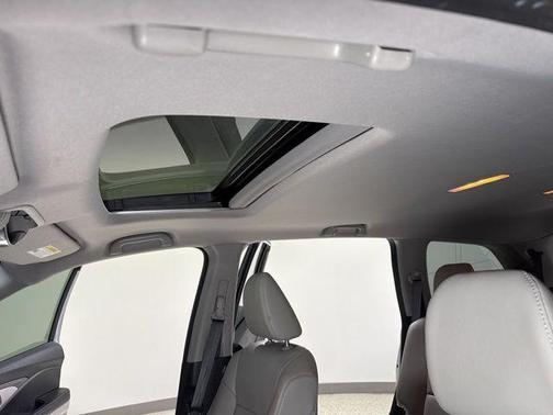 Lunar Silver Metallic 2017 Honda Pilot EX-L