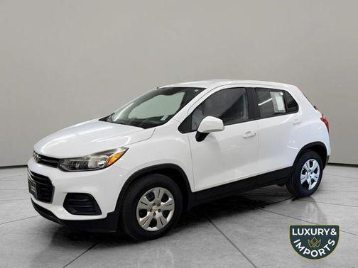 Summit White 2017 Chevrolet Trax LS