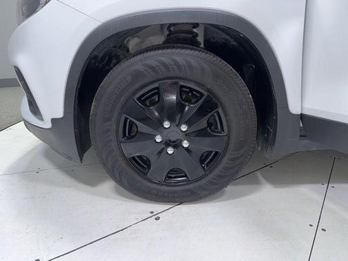 Summit White 2017 Chevrolet Trax LS