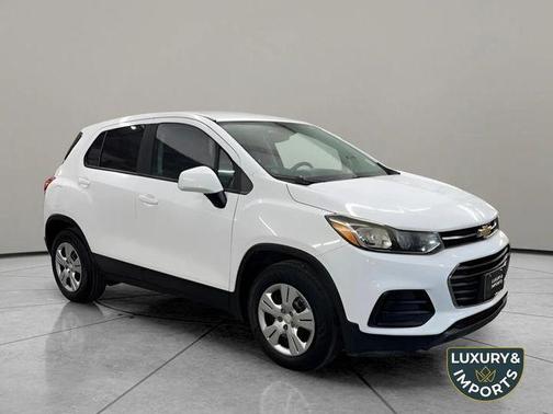 Summit White 2017 Chevrolet Trax LS