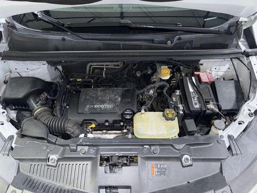 Summit White 2017 Chevrolet Trax LS