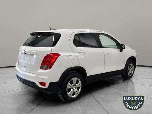 Summit White 2017 Chevrolet Trax LS