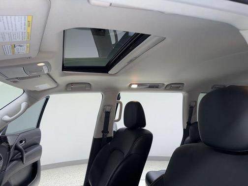 Mineral Black 2024 INFINITI QX80 Luxe