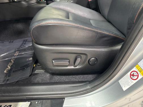 Silver Sky Metallic 2016 Toyota RAV4 SE
