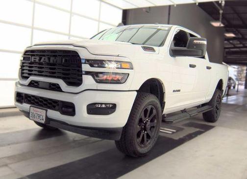 Bright White Clearcoat 2025 RAM 2500 Big Horn Crew Cab 4x4 6'4' Box