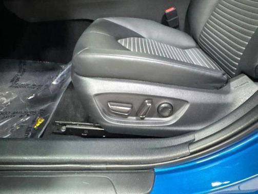 Blue Streak Metallic 2019 Toyota Camry SE
