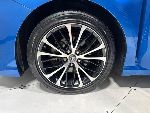Blue Streak Metallic 2019 Toyota Camry SE