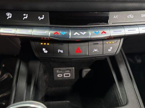 Crystal White Tricoat 2021 Cadillac XT4 Premium Luxury