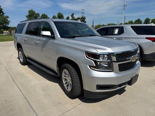 Silver Ice Metallic 2019 Chevrolet Suburban LS