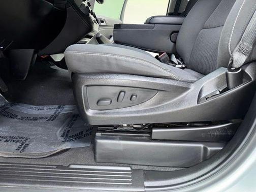 Silver Ice Metallic 2019 Chevrolet Suburban LS