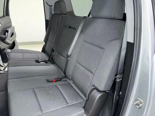 Silver Ice Metallic 2019 Chevrolet Suburban LS