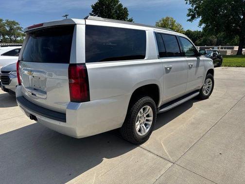 Silver Ice Metallic 2019 Chevrolet Suburban LS