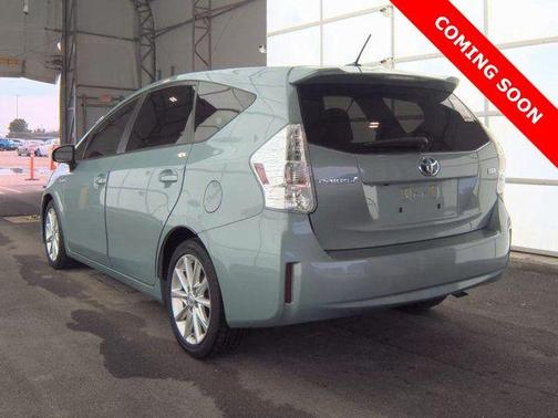 2014 Toyota Prius v Five