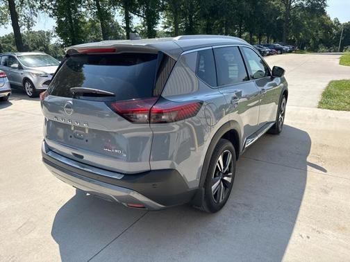 2022 Nissan Rogue SL