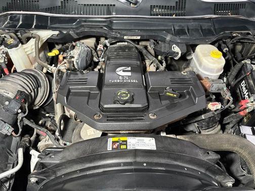 Brilliant Black Crystal Pearlcoat 2017 RAM 3500 Tradesman Crew Cab 4x4 8' Box