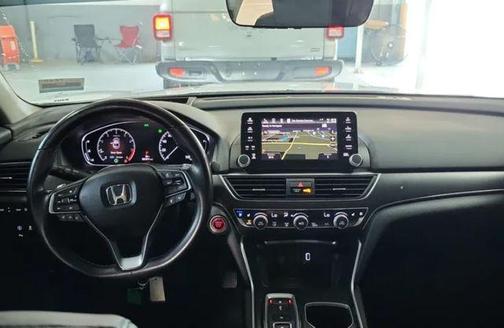 Platinum White Pearl 2018 Honda Accord Touring 2.0T