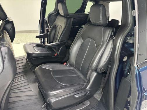Fathom Blue Pearlcoat 2021 Chrysler Pacifica Hybrid Touring L
