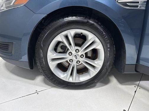 Blue Metallic 2018 Ford Taurus SE