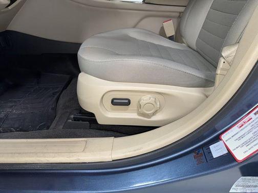 Blue Metallic 2018 Ford Taurus SE
