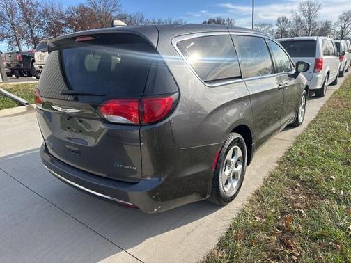 2017 Chrysler Pacifica Hybrid Touring Plus