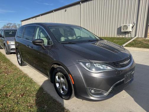 2017 Chrysler Pacifica Hybrid Touring Plus