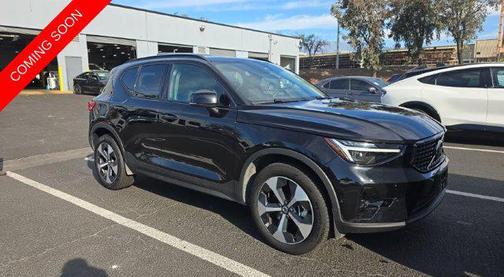 Onyx Black 2026 Volvo XC40 Plus, B5 AWD Gas (mild hybrid), Dark