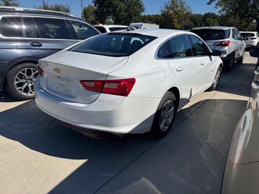 Summit White 2022 Chevrolet Malibu 1LS