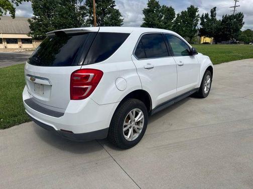 Summit White 2017 Chevrolet Equinox LS