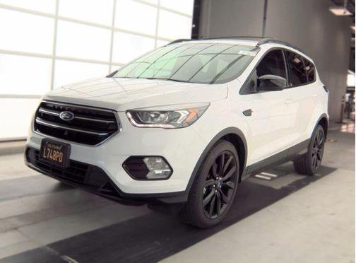 Oxford White 2018 Ford Escape SE