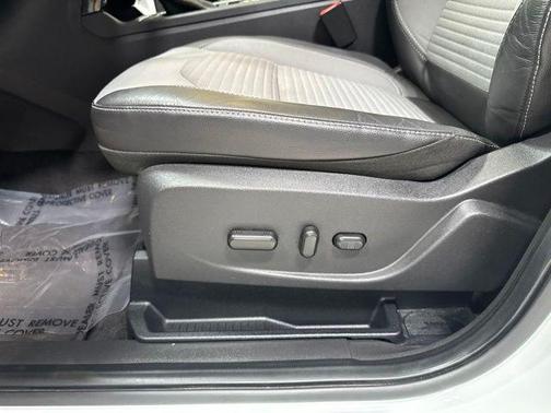 Oxford White 2018 Ford Escape SE