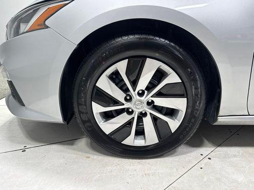 Brilliant Silver Metallic 2021 Nissan Altima S FWD