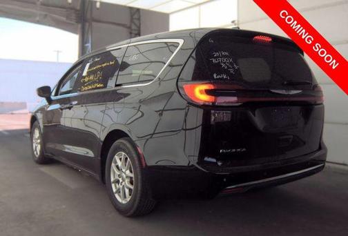 Diamond Black Crystal Pearlcoat 2024 Chrysler Pacifica Touring L