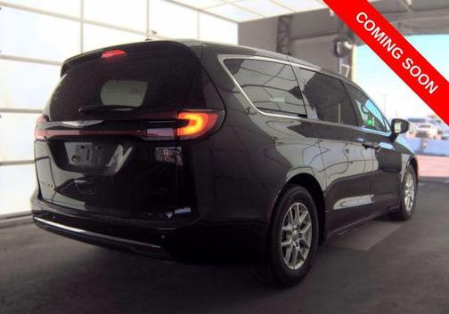 Diamond Black Crystal Pearlcoat 2024 Chrysler Pacifica Touring L