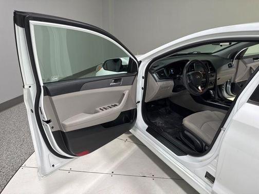 Quartz White Pearl 2018 Hyundai SONATA ECO