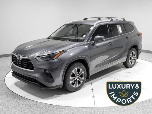 Magnetic Gray Metallic 2022 Toyota Highlander XLE