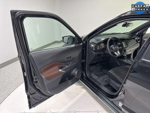 2021 Nissan Kicks SR