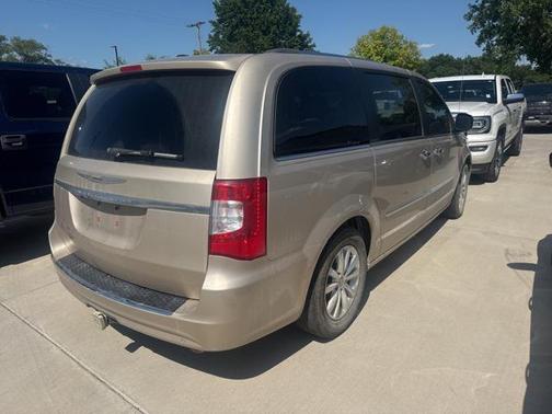 2016 Chrysler Town & Country Limited Platinum