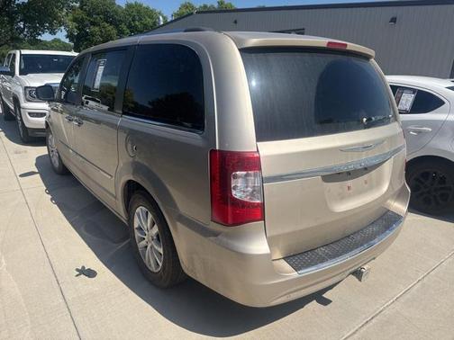 2016 Chrysler Town & Country Limited Platinum