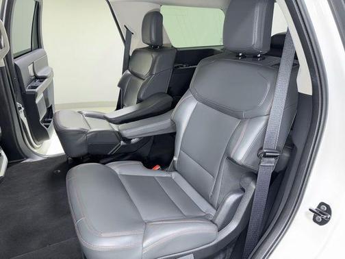 White Metallic 2025 Ford Expedition Active