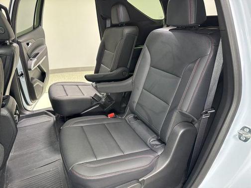 Polar White Tricoat 2026 Chevrolet Traverse Z71