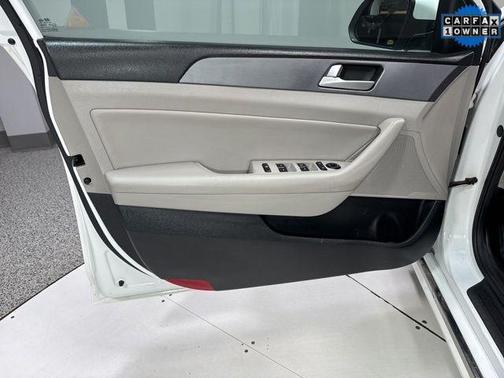 2016 Hyundai SONATA Hybrid SE