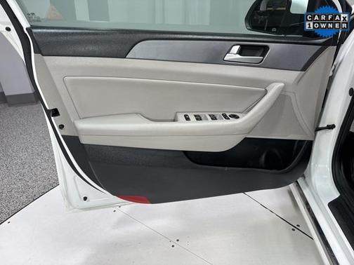 2016 Hyundai SONATA Hybrid SE