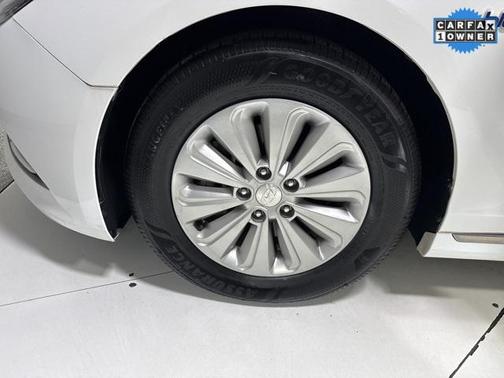 2016 Hyundai SONATA Hybrid SE