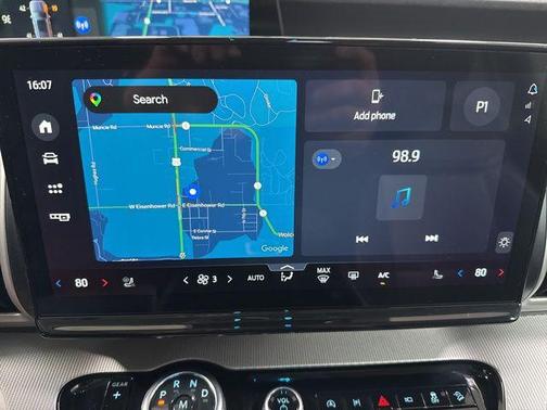 Oxford White 2025 Ford Expedition Active