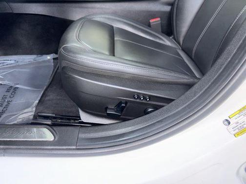 Alfa White 2022 Alfa Romeo Giulia Ti