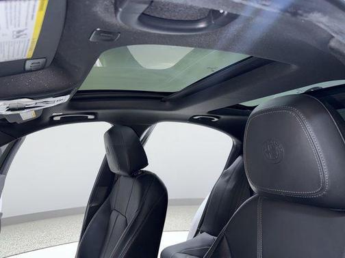 Alfa White 2022 Alfa Romeo Giulia Ti