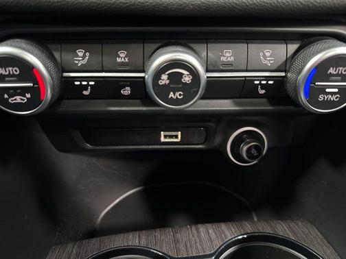 Alfa White 2022 Alfa Romeo Giulia Ti