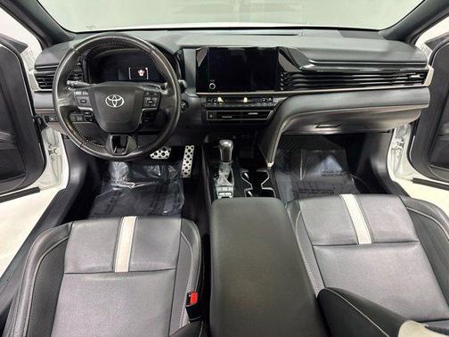 Ice Cap 2025 Toyota Camry SE