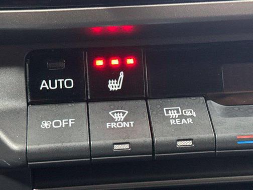 Ice Cap 2025 Toyota Camry SE
