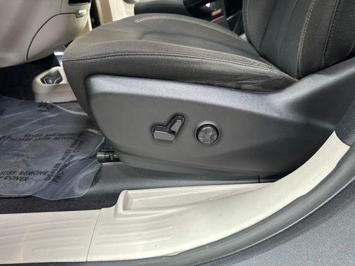 Granite Crystal Metallic Clearcoat 2020 Chrysler Voyager LX
